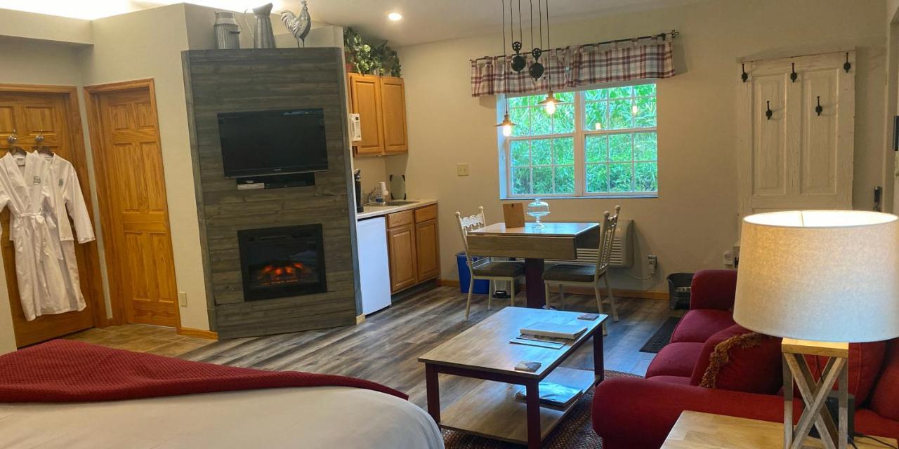 Hawk Valley Retreat & Cottages Галена Екстериор снимка