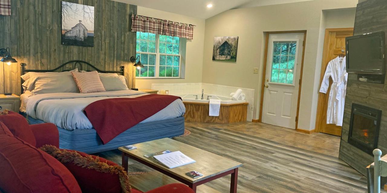 Hawk Valley Retreat & Cottages Галена Екстериор снимка