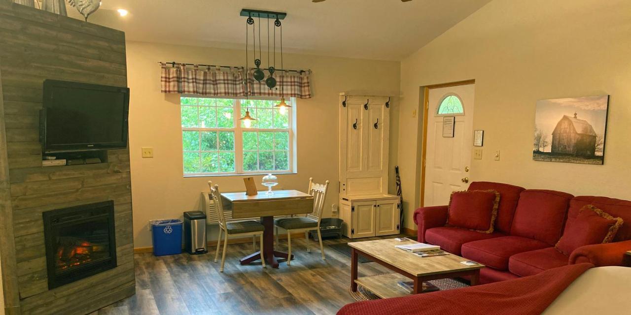Hawk Valley Retreat & Cottages Галена Екстериор снимка