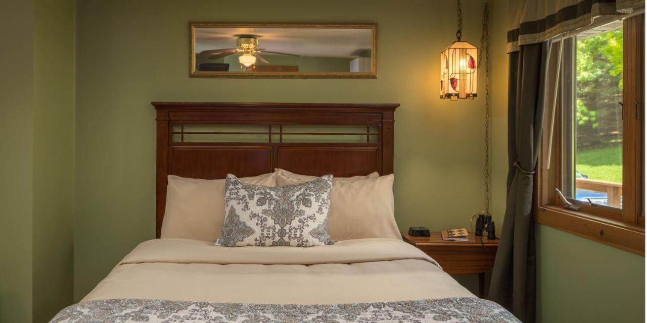 Hawk Valley Retreat & Cottages Галена Екстериор снимка